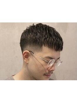 ビジネス街近く×平日22時迄!仕事帰りも通いやすい本格バーバーで男を磨く[人形町/MEN'S/学割U24/<理容室>]