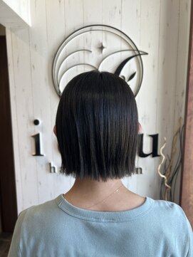 イコウヘアデザイン(icou hair design) パッっと切りっぱなしボブ/オリーブベージュカラー/ボブカット/