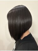 立体感のある前下がりボブ