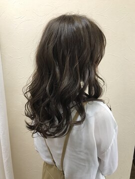 レイール(reir) グレージュカラーにツヤ感プラス!