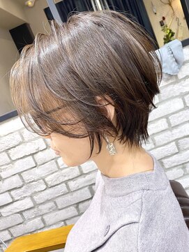 マグ ギンザ(mag ginza) クールショート、耳かけショート、抜け感、ショコラベージュ