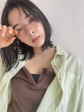 カシェ シモムラ(Cashe'e SHIMOMURA) 伸ばしかけのボブの方に