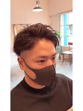 アミーコ(Amico) ツーブロック刈り上げフェードショートアップバング束感流行