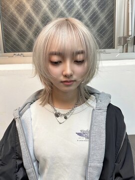 ヴェルデ(Verde) ウルフスタイル  ホワイトベージュ ハイトーン ケアブリーチ