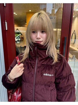 シイ(SIE) ハイトーンベージュ レイヤーカット