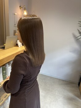 キュー(CEU)の写真/髪質改善であなたのお悩みを解決◎乾かすだけでサラ艶髪が叶う縮毛矯正！憧れの美髪が手に入る◇