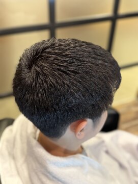 キタセンジュバーバー バイ ティーズ(KITASENJU BARBER by T's) 緩パン