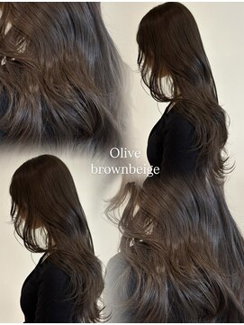 上品に柔らかく魅せるbrownbeige