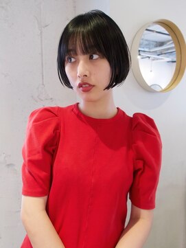 ルーム(Loom.) 切りっぱなしボブ レイヤー ぱっつん前髪 透明感カラー