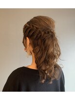 アーティー (artee)&nbsp;ゆるめが可愛いハーフアップアレンジ