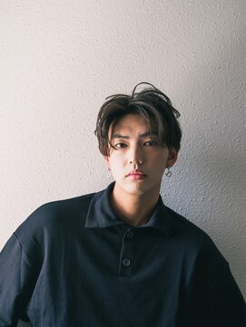 トゥ(TOE) ルーズだけど清潔感のあるセンターパート