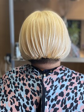 クチュール(couture) 前下がりショート