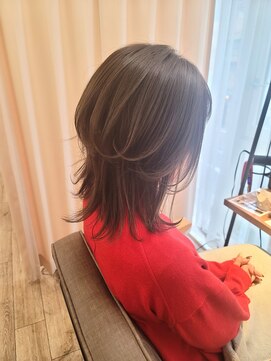 アバント(avant) 寒色系カラー　大人可愛い外ハネレイヤースタイル