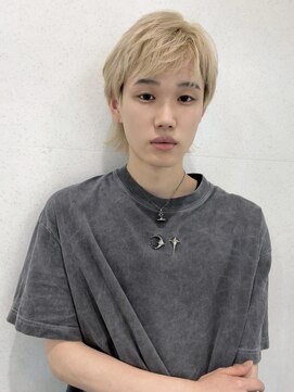 ユーフォリア 渋谷グランデ(Euphoria SHIBUYA GRANDE) ミニウルフ　ハイトーンベージュ　ブロンドヘア　MOMO