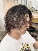 グランジサーフカールツイストスパイラルパーマバズカット眉毛