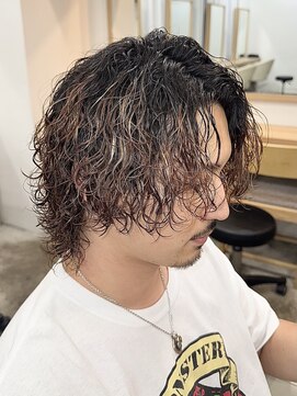 アイトーキョーリタ 渋谷(AI TOKYO Rita) グランジサーフカールツイストスパイラルパーマバズカット眉毛