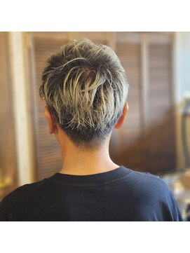 ヘアードレスビュー(hair dress V.I.E.W) メンズカット×シルバーアッシュ