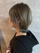 ヘアサロンラルガ 下曽根店(Hair salon Raruga)&nbsp;レイヤーボブ/エンドカラー/裾カラー/ブルー/くびれミディアム