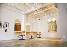 キヨイ(kiyoi)の雰囲気(開放感のある明るいフロア)