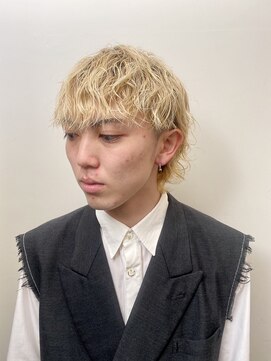 オンザ(ONTHE) タイトなブロンドパーママッシュウルフ【林京平】