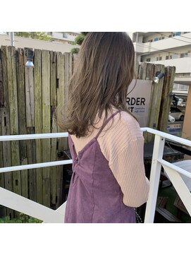 ミント(mint) オリーブグレージュで柔らかさ、透明感◎