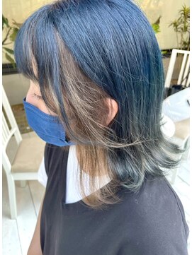 ヘアーメイクオズ(hair make O/S) ブルーアッシュにベージュインナーカラー