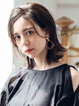 アデリタ(Adelita) くびれ×切りっぱなしボブ