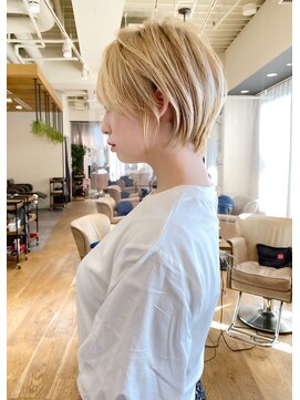 アヴァロン(AVALON) 丸みとクビレショートボブ【mag銀座】佐藤聖