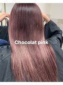 派手すぎないチョコレートピンクカラー