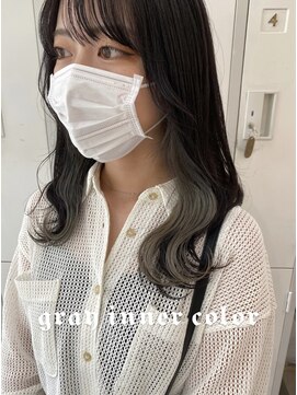 ヘアデザイン ソラ(Sola) シルバーホワイトポイントブリーチ×黒髪ウェーブロング