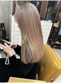 ハイトーン　ベージュ　レイヤーカット　ブリーチあり