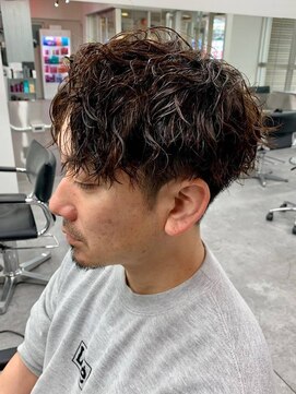 ジーニー 本厚木(Genie) フェザーパーマサーフカール刈り上げセンターパート