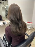オリーブグレージュ クビレヘア レイヤーカット 透明感カラー