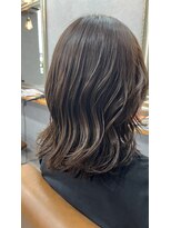ベース(Bass) ワンレン×顔周りレイヤースタイル