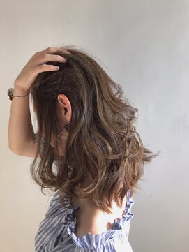 スヴァーゴ ヘアー svago hair 波巻きロングハイライトカラー