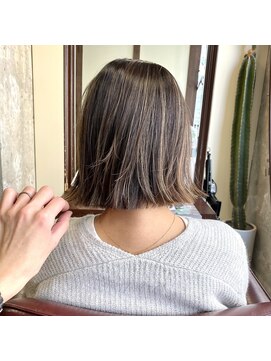 キー(kｅｙ) アッシュベージュ