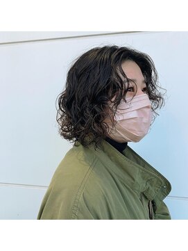 エム(EM) しっかりめ無造作パーマスタイル