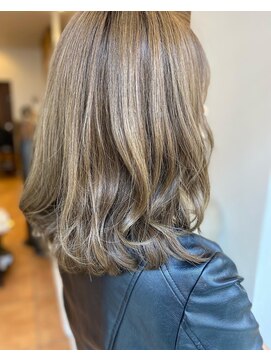 グリッター (Glitter) ミディアムボブ