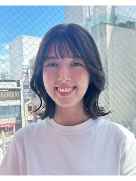 エマイー(Emma 0l) 【ミディアムヘア】韓国風くびれヘア×アッシュカラー！！