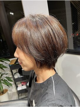 ユーリ(JUURI) 丸みのあるショートカット