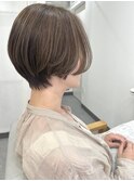 大人可愛いハンサムショート×オリーブベージュヘアカラー
