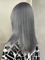 ロリム(RorriM)&nbsp;シルバーグレー × ダブルカラー × ブリーチカラー × ホワイト