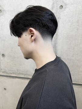 オーシャントーキョー ホワイト 原宿(OCEAN TOKYO WHITE) テーパーフェードセンターパート