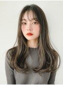 こなれヘアワンカール艶感サイドバングミルクティーブロンド