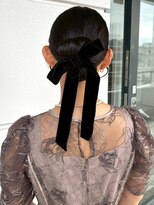 セプト 天神大名(SEPT.)&nbsp;アップスタイル タイトへア お団子 黒髪 結婚式 リボン