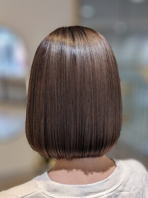 「白髪を隠す」ではなく「デザインを楽しむ」カラーをご提案♪いつまでもお洒落なヘアを楽しみたい方に。