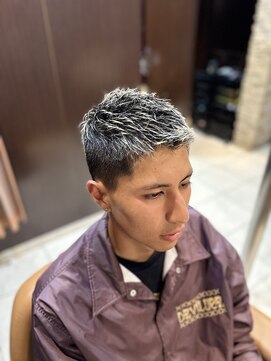 ヘアーモードキクチ 神田日銀通り店 ホワイトメッシュmen'sボウズ