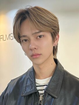 フィルムス 新宿(FILMS) フェザーパーマ/センターパート/波巻きツイストスパイラル/