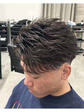 イーラ(era) フェザーショートパーマ/メンズ/刈り上げ/眉毛/ツイスト