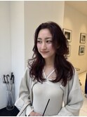ピンクブラウンレイヤーカットワンカール顔まわりカット
